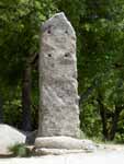 Monolito junto a la Silla de Felipe II
